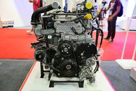 五十铃4J系列&nbsp;发动机外观                                                图片