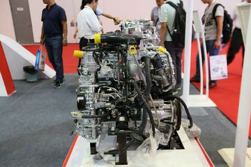 五十铃4J系列&nbsp;发动机外观                                                图片