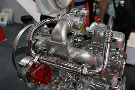 五十铃493系列&nbsp;发动机外观                                                图片