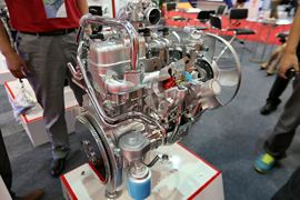 五十铃493系列&nbsp;发动机外观                                                图片