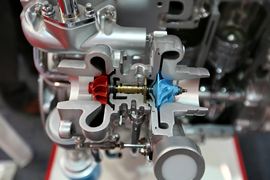 五十铃493系列&nbsp;发动机外观                                                图片