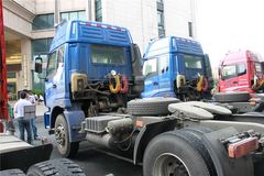 福田 欧曼ETX 5系重卡 336马力 4X2 LNG牵引车(BJ4182SLFCA-XA)