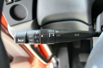 东风商用车 天龙重卡 385马力 6X4危化品运输牵引车(DFL4251A16)驾驶室图片