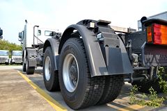奔驰 Actros重卡 408马力 8X4载货车(型号4141底盘)