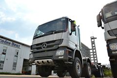 奔驰 Actros重卡 408马力 8X4载货车(型号4141底盘)
