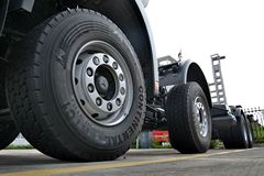 奔驰 Actros重卡 408马力 8X4载货车(型号4141底盘)