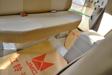 ���� ���� �³�ֵ�� �ӳ����ʿ� 2.8L���� ˫��Ƥ��ͼƬ