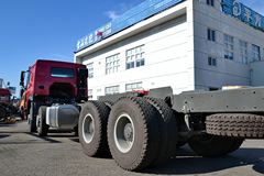 中国重汽 HOWO重卡 340马力 8X4自卸车底盘(ZZ5437N4667D1)