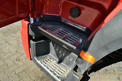 中国重汽 HOWO重卡 340马力 8X4自卸车底盘(ZZ5437N4667D1)