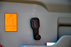 中国重汽 HOWO重卡 340马力 8X4自卸车底盘(ZZ5437N4667D1)