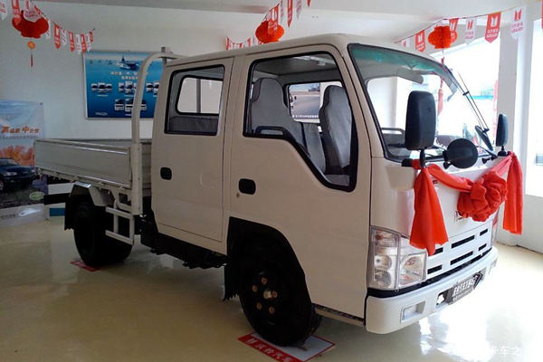 庆铃 五十铃100P 98马力 2.56米双排栏板轻卡(QL1040A6FW)