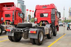 一汽解放 J6P重卡 2013款 390马力 6X2平顶牵引车(CA4250P66K24T3E)