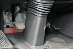 一汽解放 J6P重卡 2013款 390马力 6X2平顶牵引车(CA4250P66K24T3E)