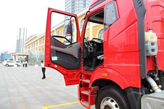 一汽解放 J6P重卡 2013款 390马力 6X2平顶牵引车(CA4250P66K24T3E)
