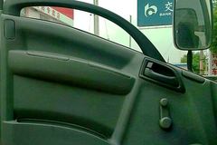 庆铃 五十铃700P系列中卡 189马力 6.7米厢式载货车(气刹)(QL5101XXY9PARJ)