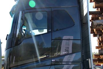 �ֶ��� ��FH16�ؿ� 750���� 6X4ǣ����ͼƬ