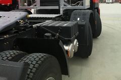 东风商用车 天龙重卡 375马力 6X2天然气牵引车(DFH4240A1)