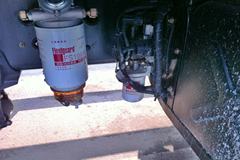 东风商用车 天龙重卡 245马力 6X2 9.4米厢式载货车(DFL5253XXYAX1C)