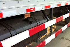 东风商用车 天龙重卡 245马力 6X2 9.4米厢式载货车(DFL5253XXYAX1C)