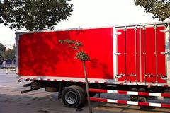 东风商用车 天龙重卡 245马力 6X2 9.4米厢式载货车(DFL5253XXYAX1C)