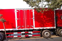 东风商用车 天龙重卡 245马力 6X2 9.4米厢式载货车(DFL5253XXYAX1C)