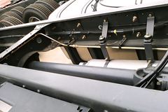 东风柳汽 乘龙M5重卡 290马力 8X4 9.6米仓栅式载货车底盘(LZ5312CSQEL)