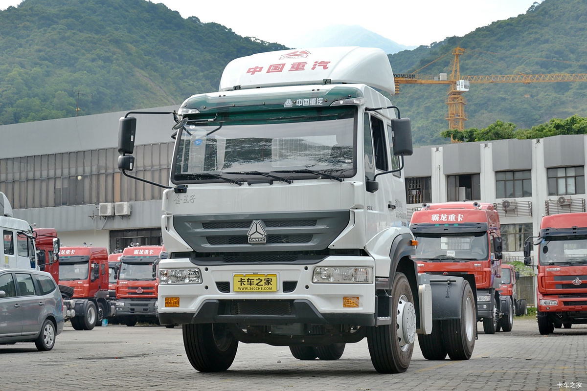 中国重汽 金王子重卡 300马力 4X2牵引车(半高顶)