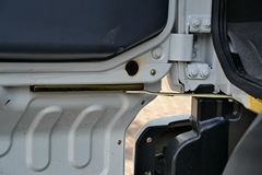 中国重汽 金王子重卡 300马力 4X2牵引车(半高顶)(ZZ4181M3611D1)