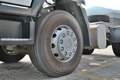 中国重汽 金王子重卡 300马力 4X2牵引车(半高顶)(ZZ4181M3611D1)