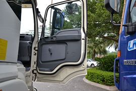 雷萨&nbsp;混凝土搅拌车驾驶室                                               图片