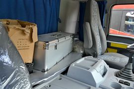 雷萨&nbsp;混凝土搅拌车驾驶室                                               图片