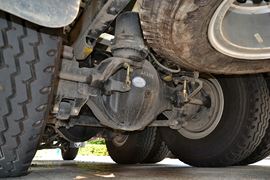 雷萨&nbsp;混凝土搅拌车底盘                                                图片