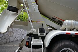 雷萨&nbsp;混凝土搅拌车上装                                                图片