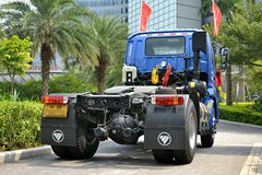 福田 欧曼ETX 5系重卡 280马力 4X2 LNG牵引车(BJ4182SLFKA-XA)