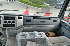 福田 欧曼ETX 5系重卡 280马力 4X2 LNG牵引车(BJ4182SLFKA-XA)