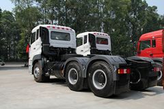 东沃 UD酷腾重卡 430马力 6X4牵引车(平顶驾驶室)(DND4250WB34)