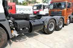 东沃 UD酷腾重卡 430马力 6X4牵引车(平顶驾驶室)(DND4250WB34)