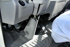 解放 J6F 130马力 3300轴距排半轻卡底盘(CA1041P40K2L1BE4.8)