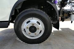 解放 J6F 130马力 3300轴距排半轻卡底盘(CA1041P40K2L1BE4.8)