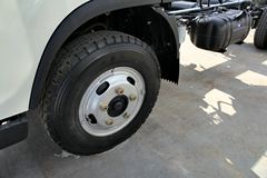 解放 J6F 130马力 3300轴距排半轻卡底盘(CA1041P40K2L1BE4.8)
