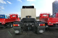 青岛解放 悍V重卡 336马力 6X2 LNG牵引车(CA4226P1K15T3NE5A80) 青岛解放 悍V重卡 336马力 6X2 LNG牵引车(CA4226P1K15T3NE5A80)