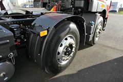 青岛解放 悍V重卡 350马力 6X2牵引车(CA4227P1K15T3E4A80)