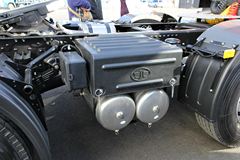 青岛解放 悍V重卡 350马力 6X2牵引车(CA4227P1K15T3E4A80)