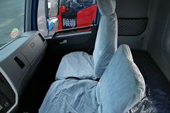 青岛解放 龙V中卡 220马力 4X2 CNG 6.8米载货车底盘(CA5167CCYPK2L2NE5A80-1)