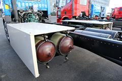 青岛解放 龙V中卡 220马力 4X2 CNG 6.8米载货车底盘(CA5167CCYPK2L2NE5A80-1)