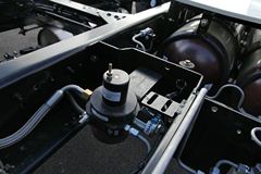青岛解放 龙V中卡 220马力 4X2 CNG 6.8米载货车底盘(CA5167CCYPK2L2NE5A80-1)