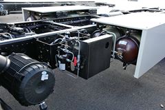 青岛解放 龙V中卡 220马力 4X2 CNG 6.8米载货车底盘(CA5167CCYPK2L2NE5A80-1)