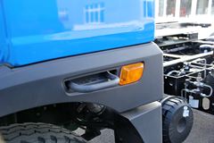 青岛解放 龙V中卡 220马力 4X2 CNG 6.8米载货车底盘(CA5167CCYPK2L2NE5A80-1)