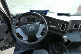 途V&nbsp;牵引车驾驶室                                               图片