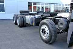 青岛解放 悍V重卡 290马力 8X4 7.2米自卸车底盘(CA3310P1K2L4T4E4A80)